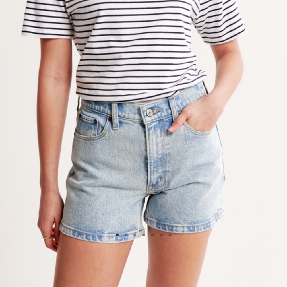 Abercrombie 4” Mom Short High Rise Denim Shorts - Curve Love